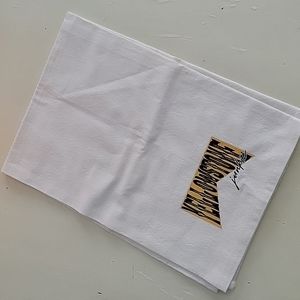 Yellowstone tea towel nwot